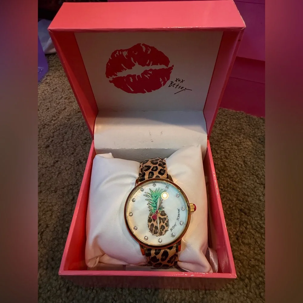 Lot of 11 Vintage Retired Betsey Johnson Watches - Picture 12 of 12